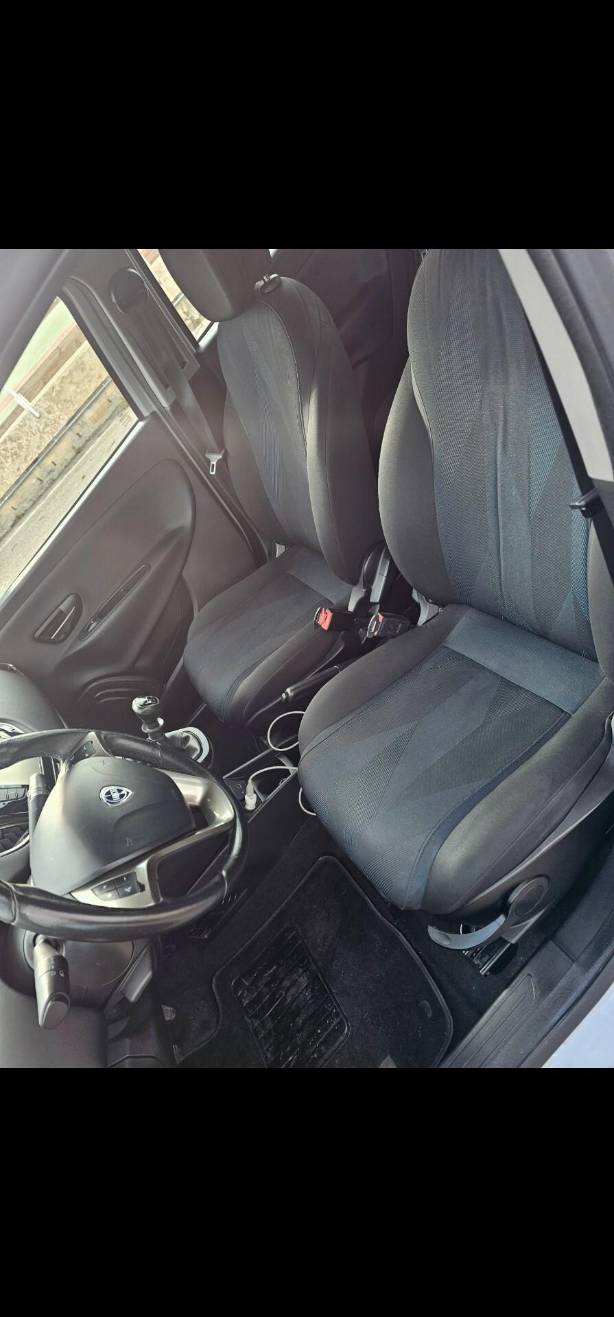 Lancia Ypsilon 1.2 69 CV 5 porte Platinum