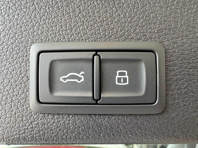 AUDI Q2 30 TDI S line Interiors