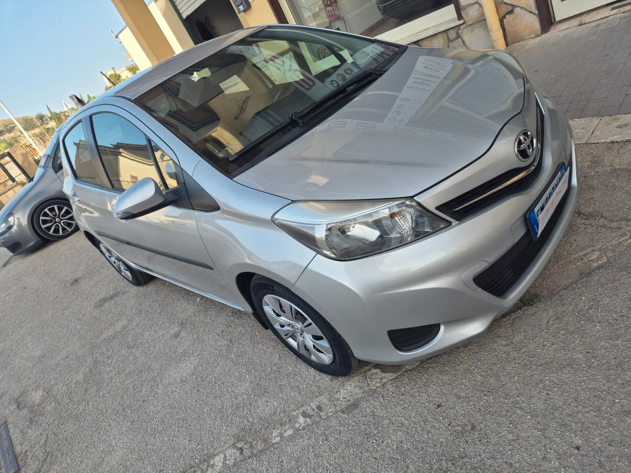 TOYOTA YARIS 1.0 BENZ 69 CV 5 PORTE KM 120000 CERT telecam