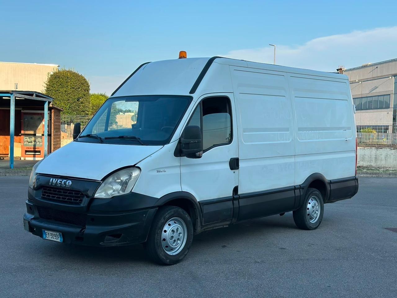 Iveco 35s15 passo medio e tetto alto