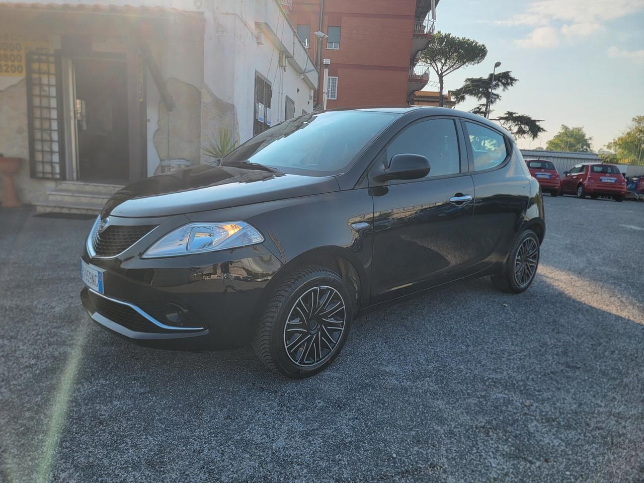 LANCIA Ypsilon 1.2 69 CV 5 porte S&S Black and Noir garanzia