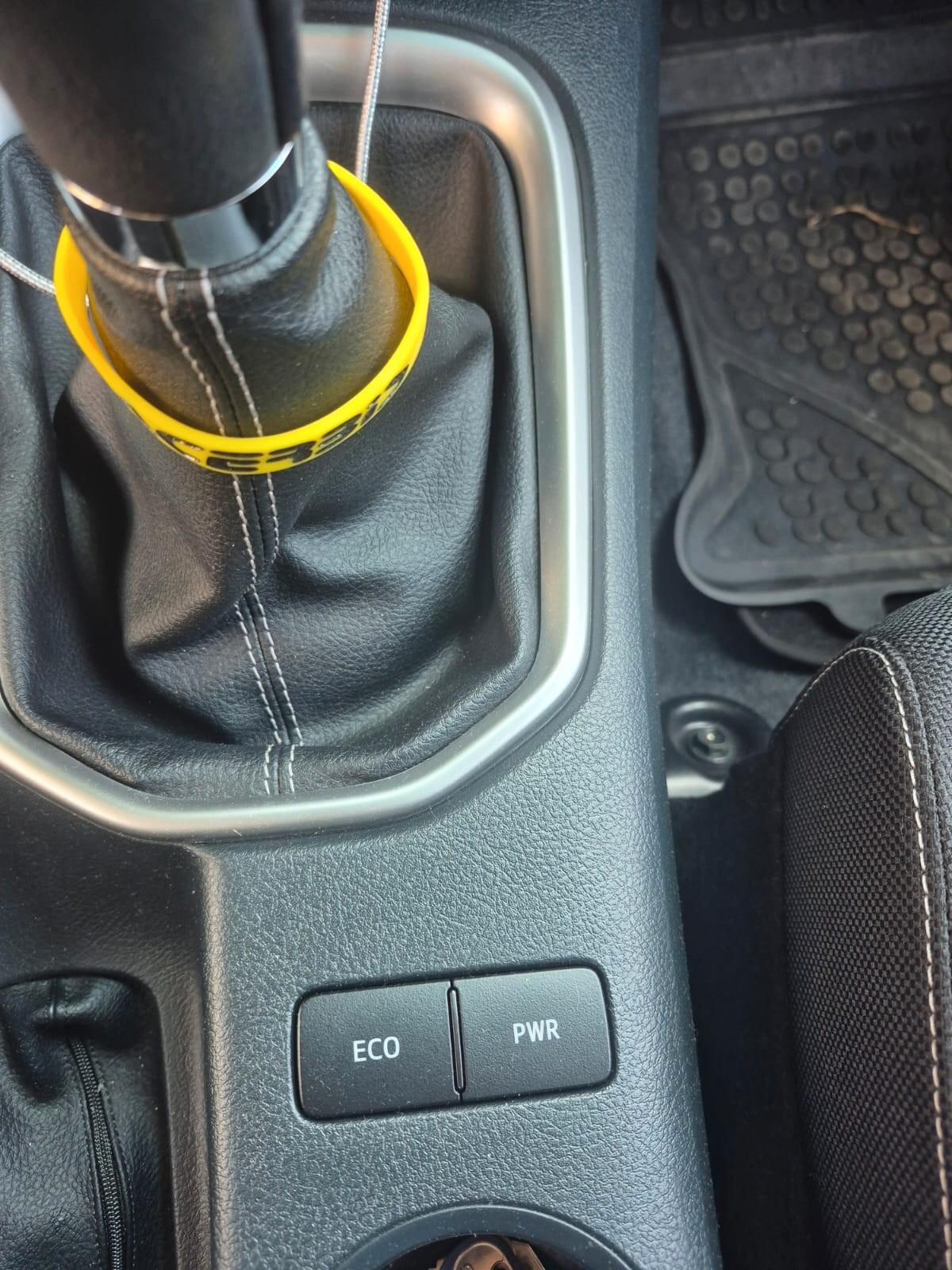 Toyota Hilux 2.4 D-4D 4WD 4 porte Double Cab Lounge