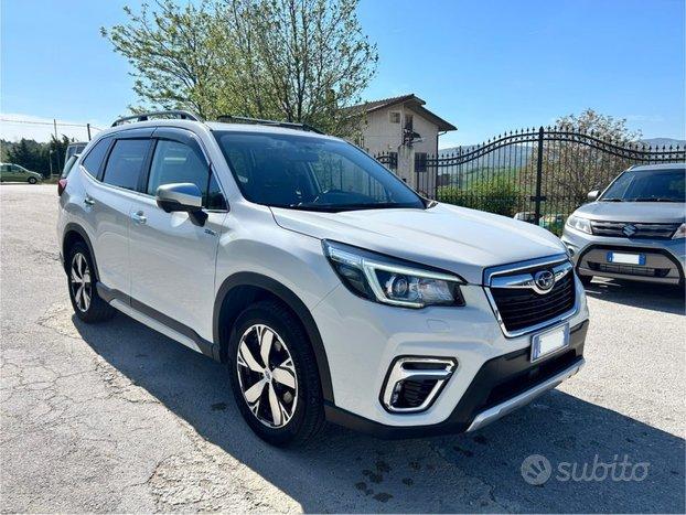 SUBARU Forester 2.0 e-Boxer Premium 4x4