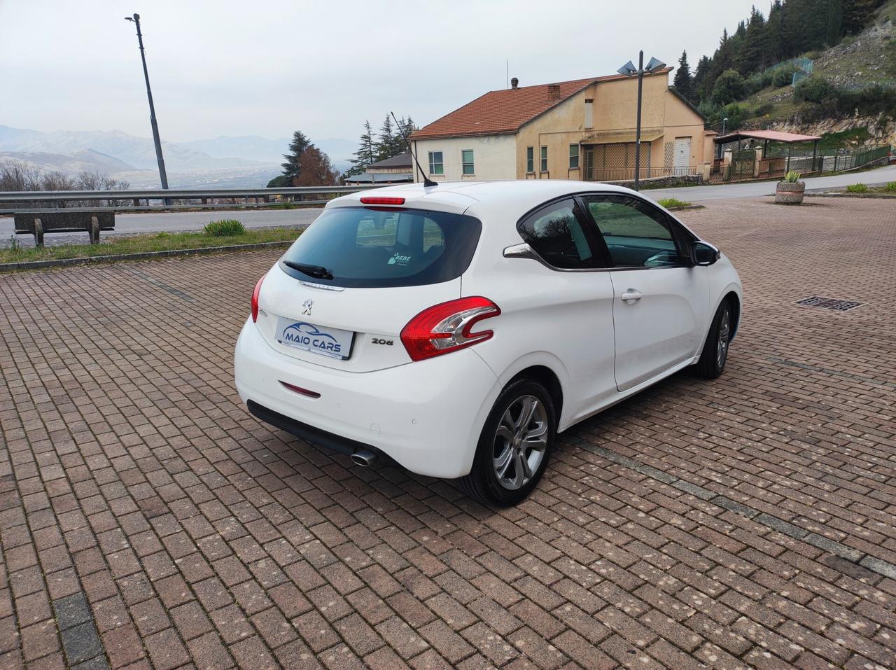Peugeot 208 1.4 HDi 68 CV 3 porte Allure