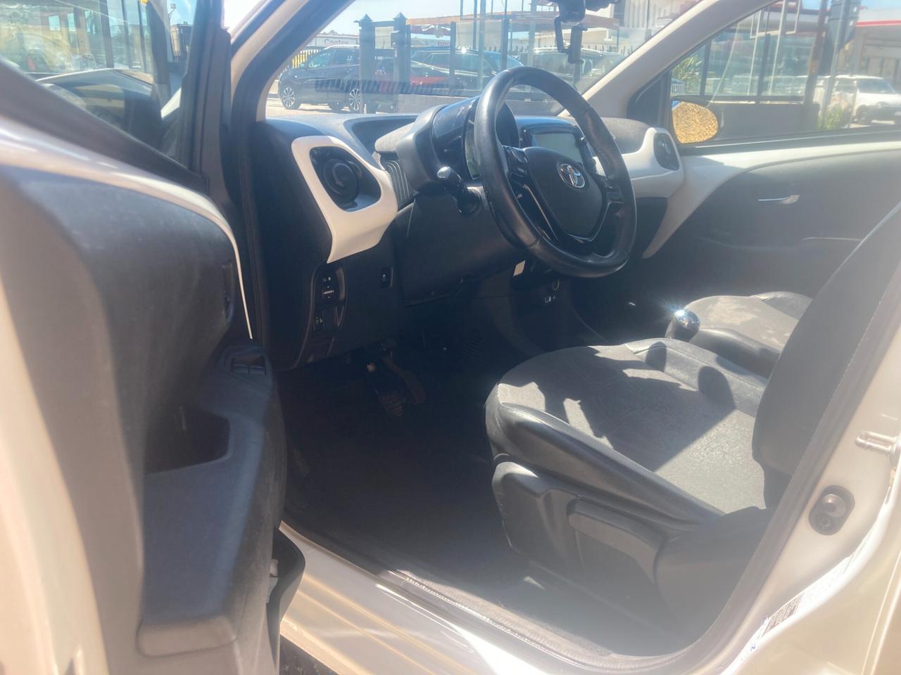 Toyota Aygo 1.0 VVT-i 69 CV automatica tetto apribile