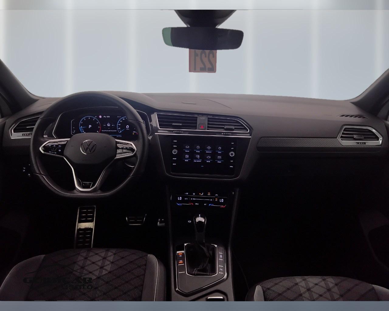 VOLKSWAGEN Tiguan II 2021 - Tiguan 1.5 tsi R-Line 150cv dsg