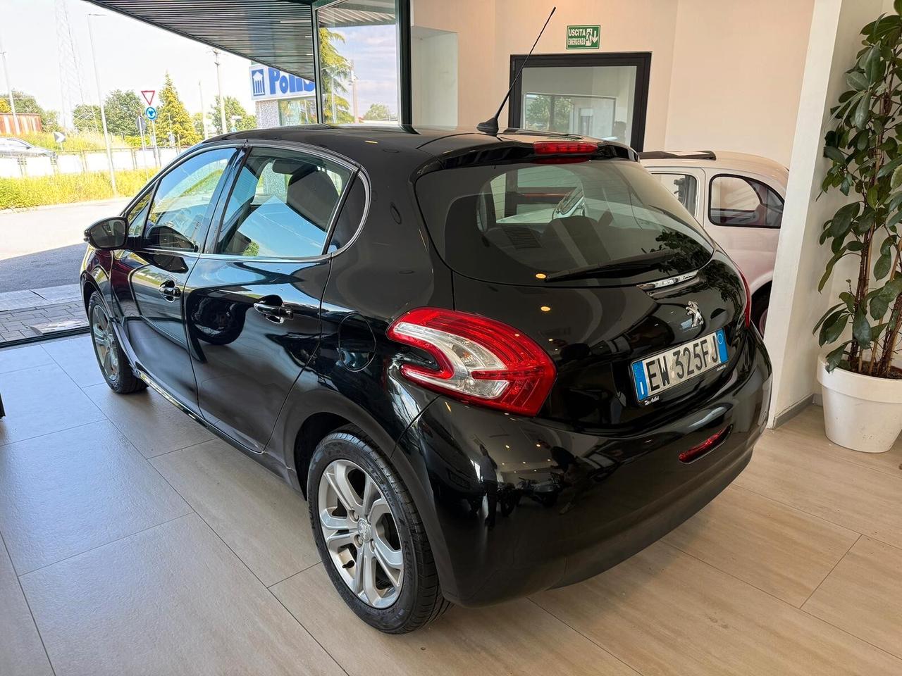 Peugeot 208 1.4 HDi 68 CV 5 porte Allure
