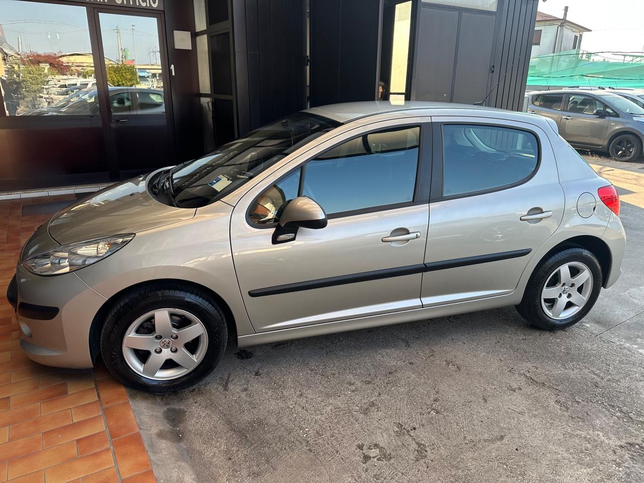 Peugeot 207 1.4 8V 75CV 5p. X Line