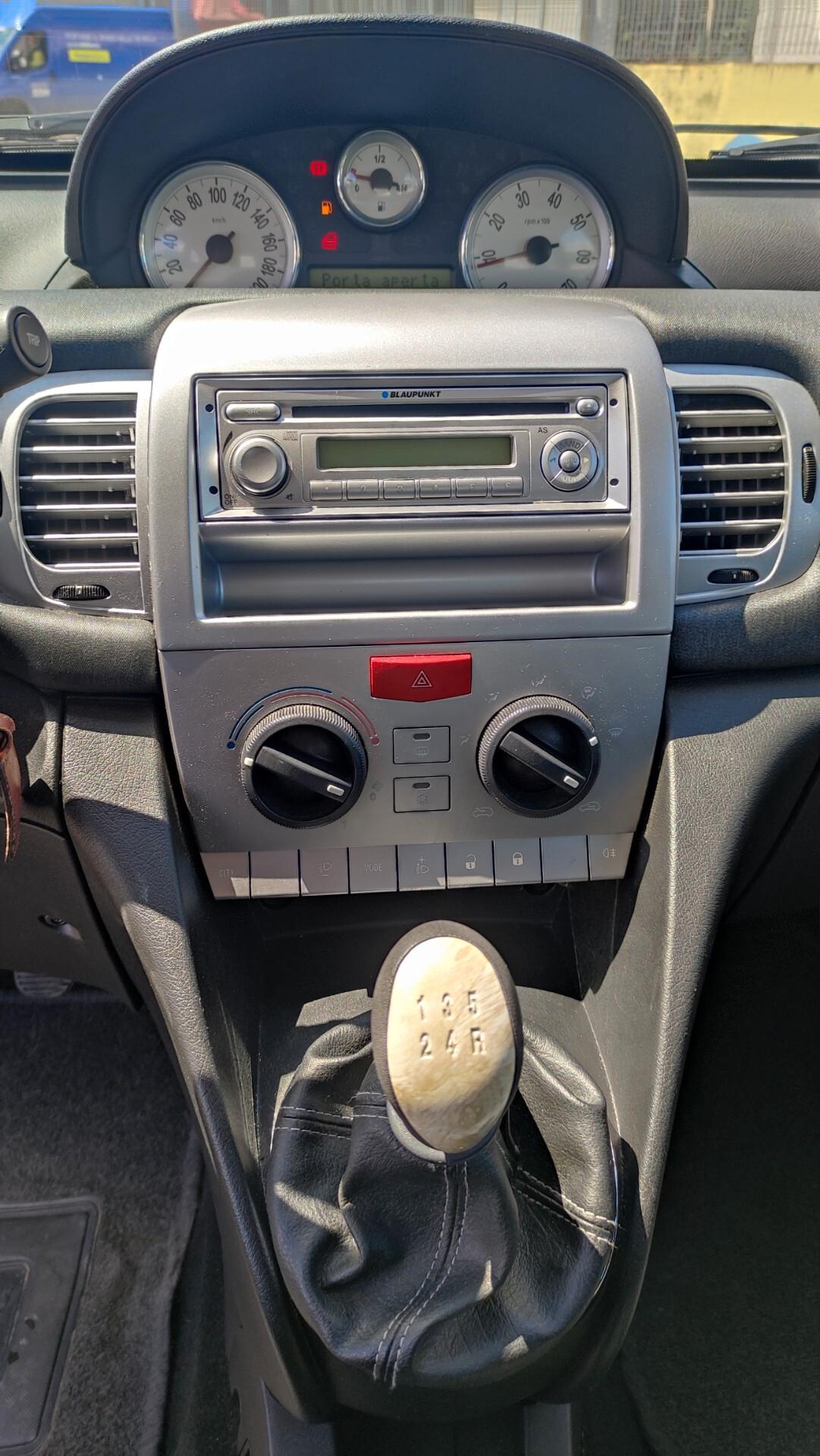 Lancia Ypsilon 1.2 soli 62000km NEOPATENTATI - 2009