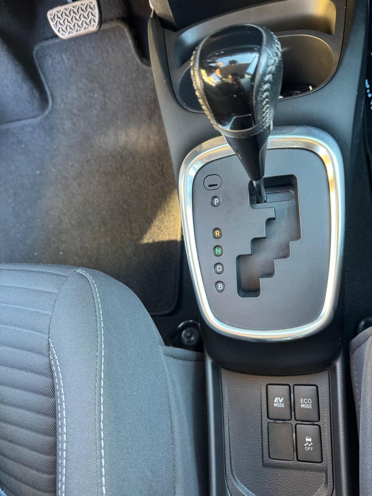 Toyota Yaris 1.5 HYBRID 5P.