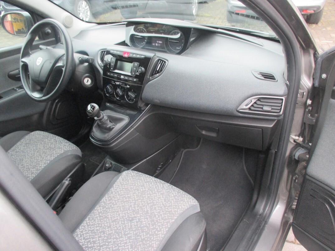 Lancia Ypsilon 1.0 FireFly Hybrid Ecochic Per Neopatentati