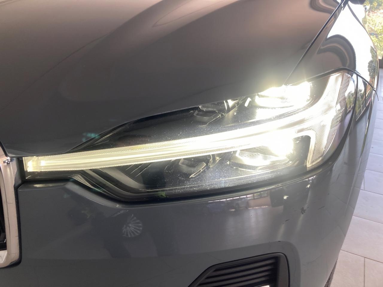 VOLVO XC60 2.0 b4 Momentum awd auto