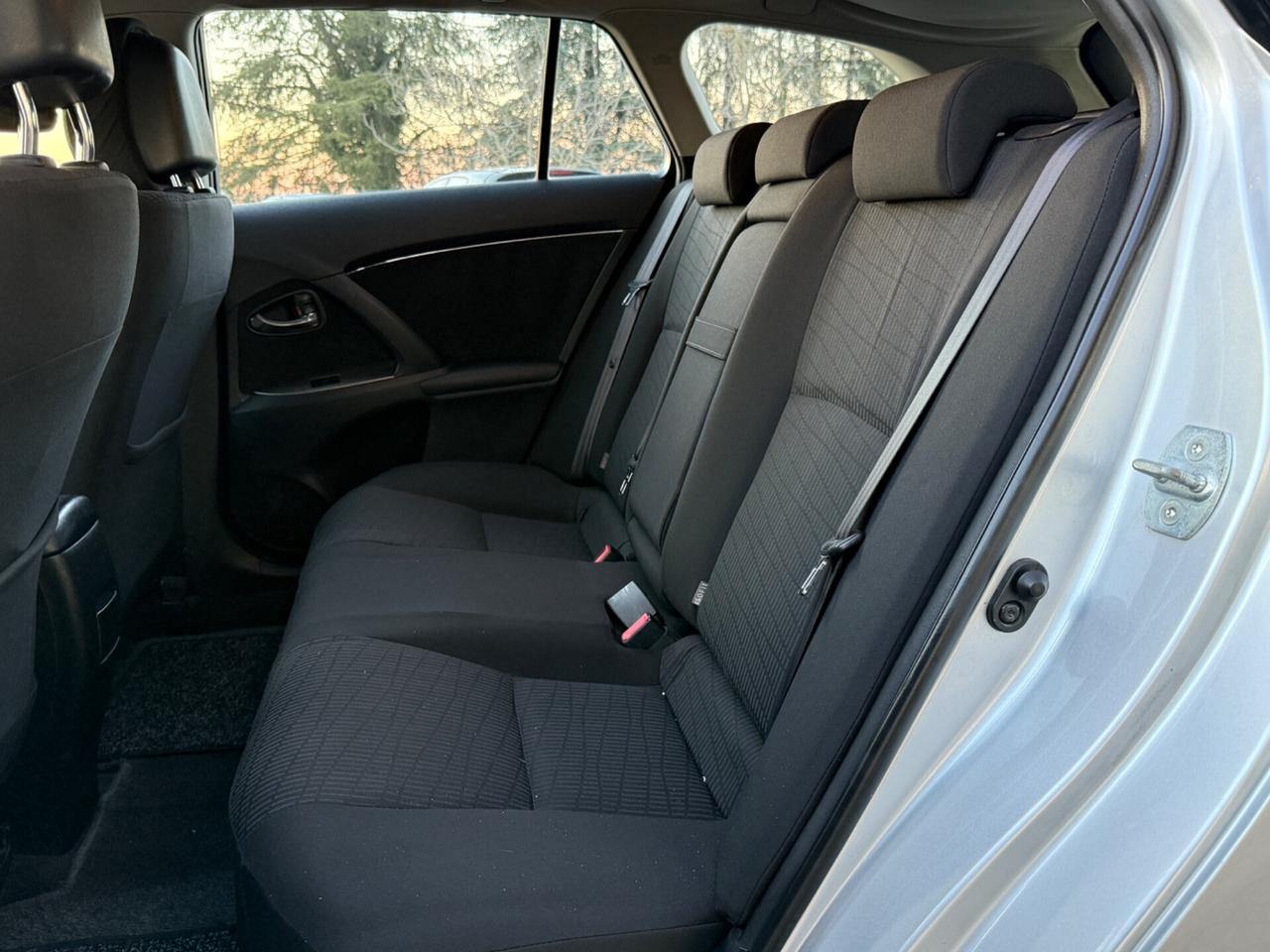 Toyota Avensis 2.0 D-4D SW|UNIPRO