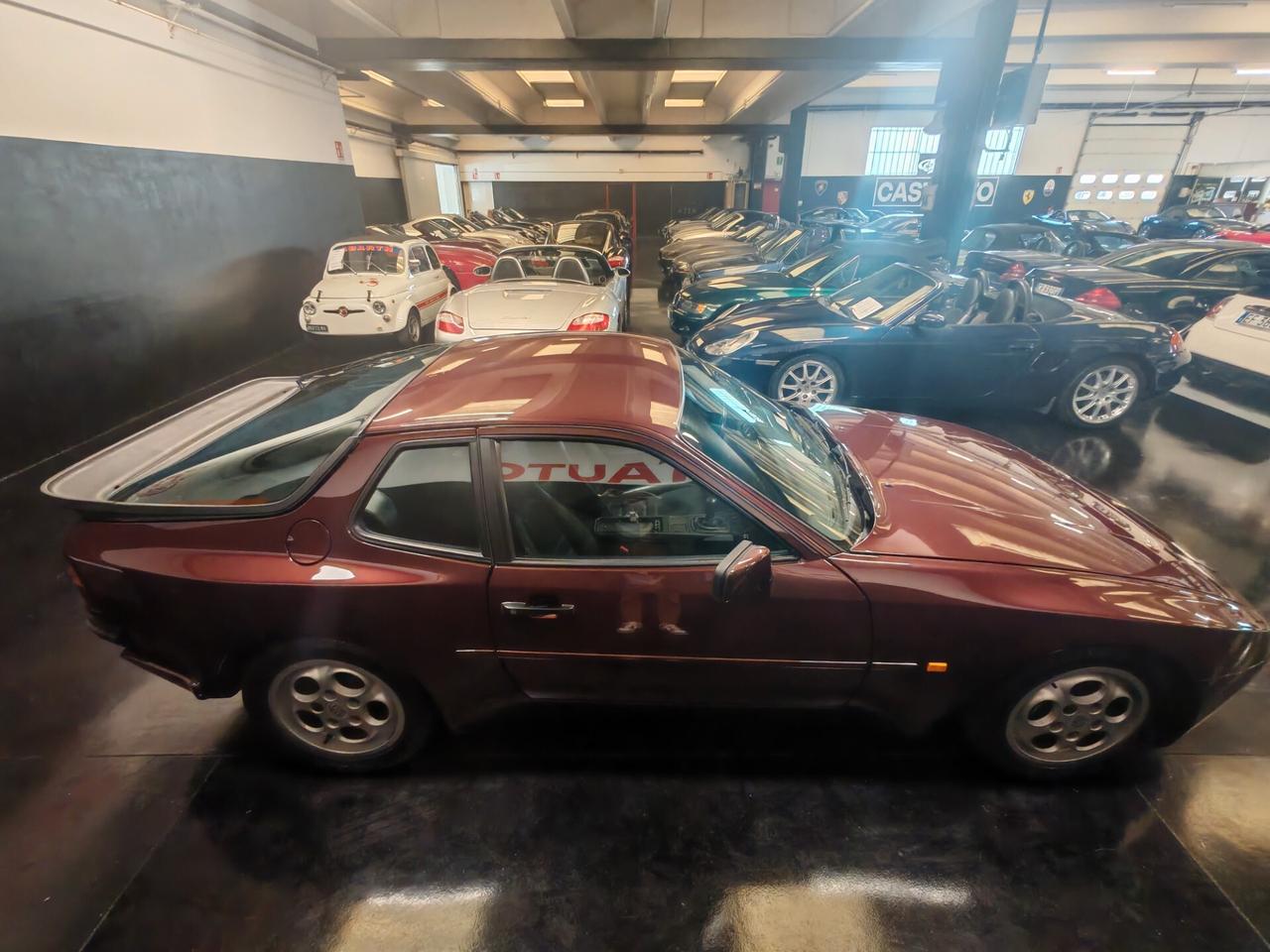 Porsche 944 Turbo targa oro