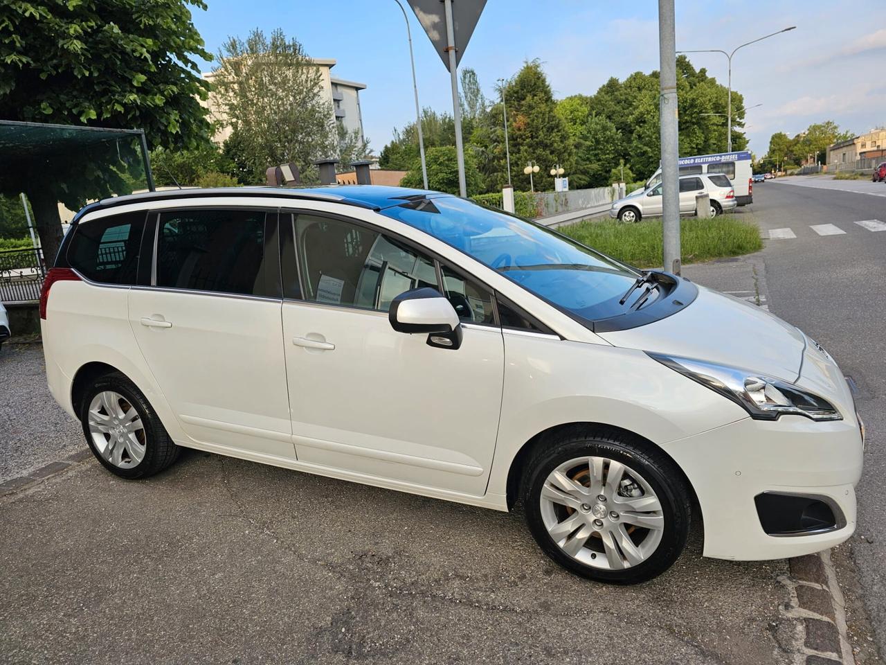Peugeot 5008 1.6 120cv BlueHdi S&S Allure*Navi*Tetto*Euro6*