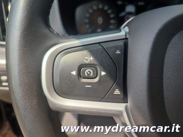 VOLVO XC60 B4 (d) AWD Geartronic Momentum