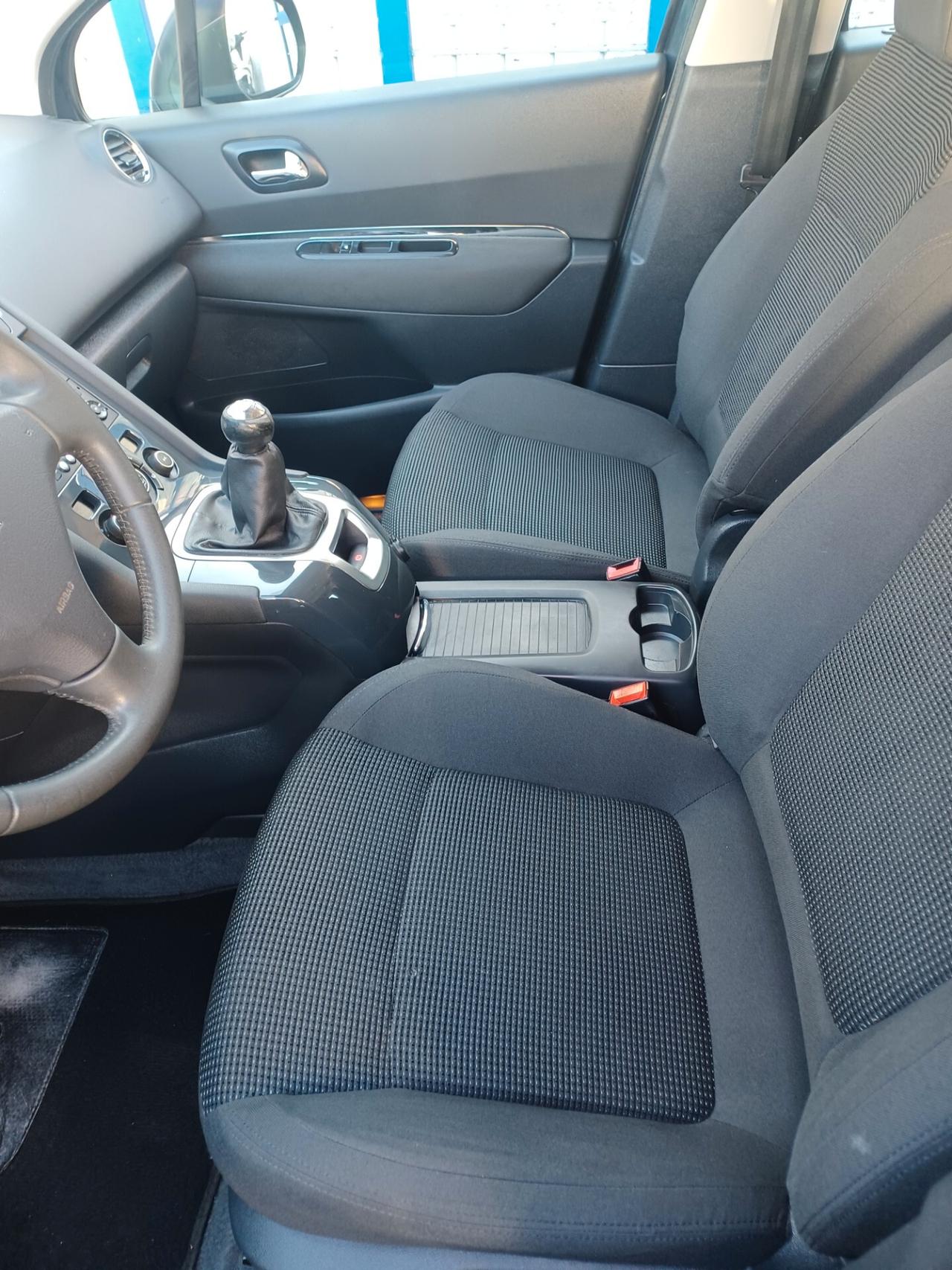 Peugeot 5008 1.6 HDi 115CV Allure 7 POSTI