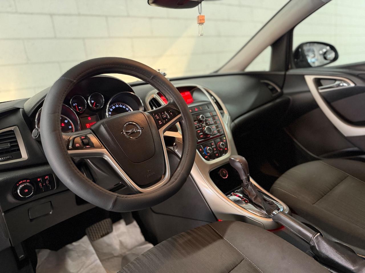 Opel Astra 1.6 115CV 5 porte Cosmo automatico