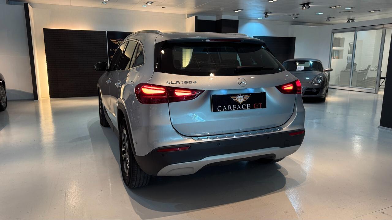 MERCEDES-BENZ GLA 180d Advanced - 2024