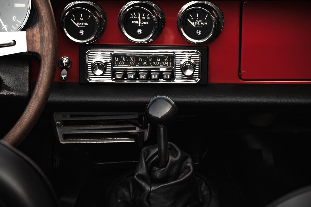 Alfa Romeo Spider Duetto osso di seppia 1750