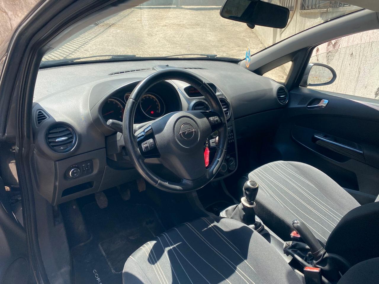 Opel Corsa 1.2cc benzina(PRIVATO)-2011