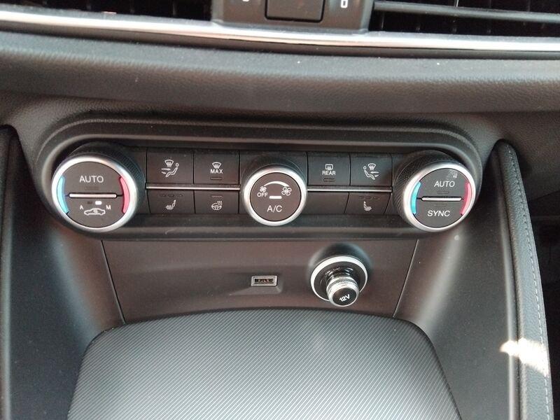 Alfa Romeo Stelvio 2023 2.2 t Veloce Q4 210cv auto