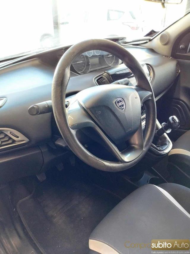 LANCIA Ypsilon 1.2 69 CV 5 porte Gold