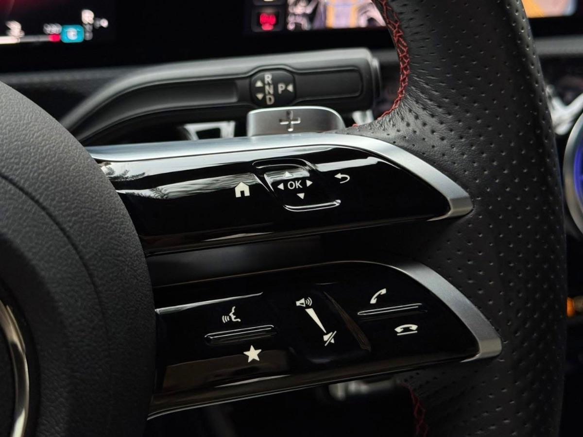 New Mercedes-Benz Classe A 180d Premium AMG Night Edition 116CV