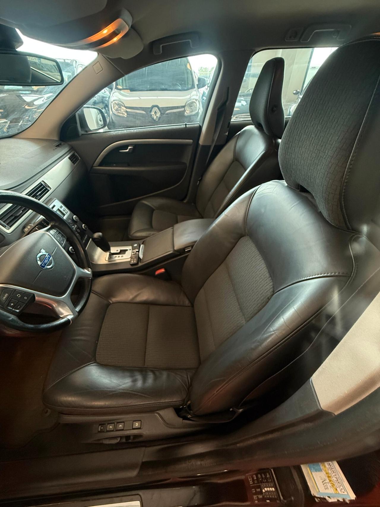 Volvo V70 2.4 D5 Geartronic Summum