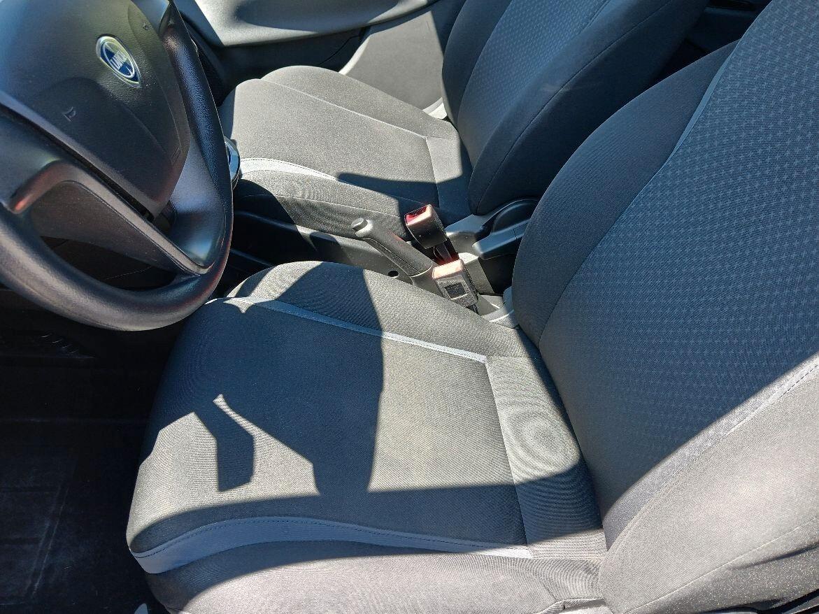 Lancia Y 1.2 Benzina (No hybrid)