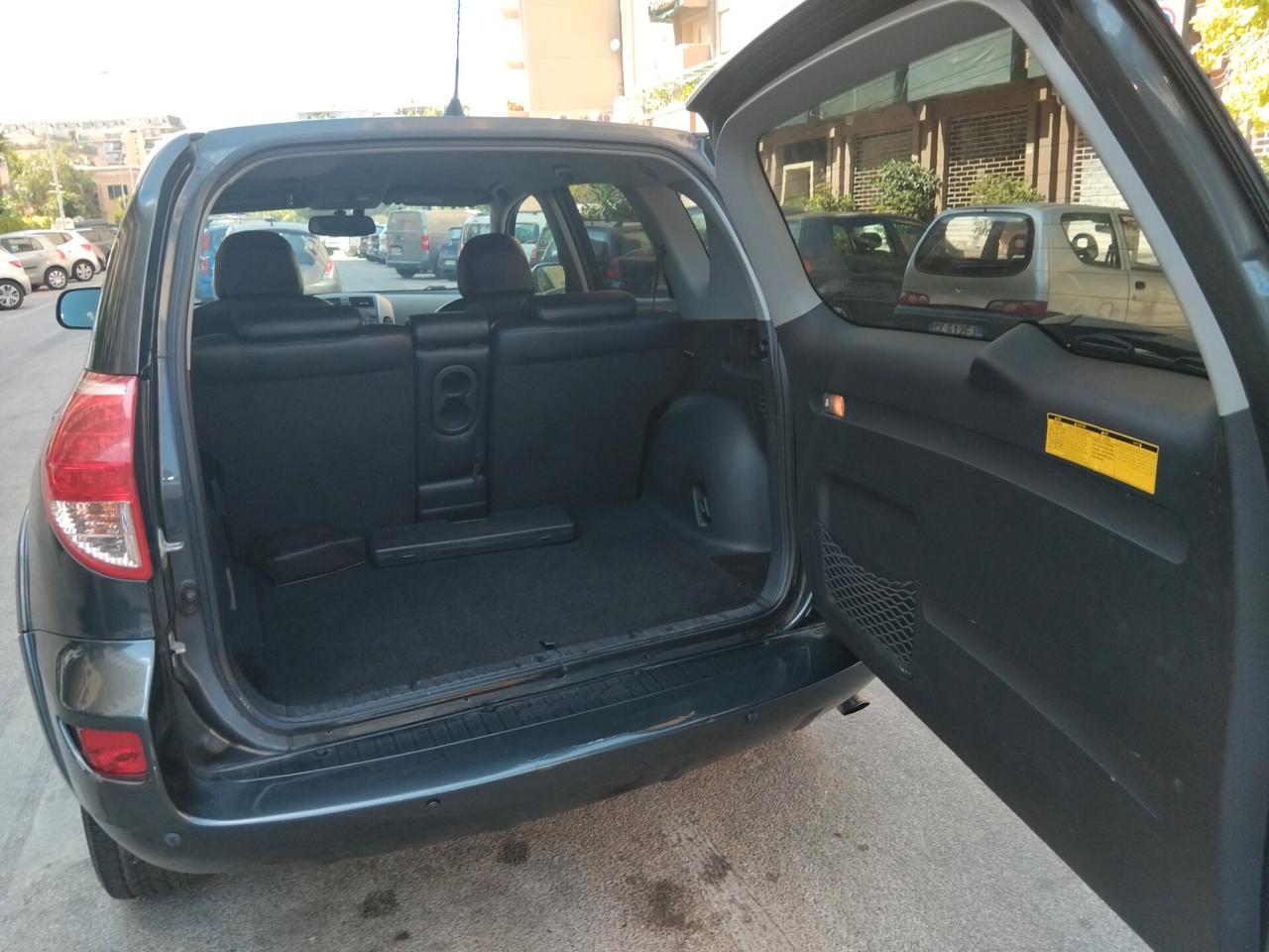 Toyota RAV 4 RAV4 2.2 D-4D 177 CV Luxury
