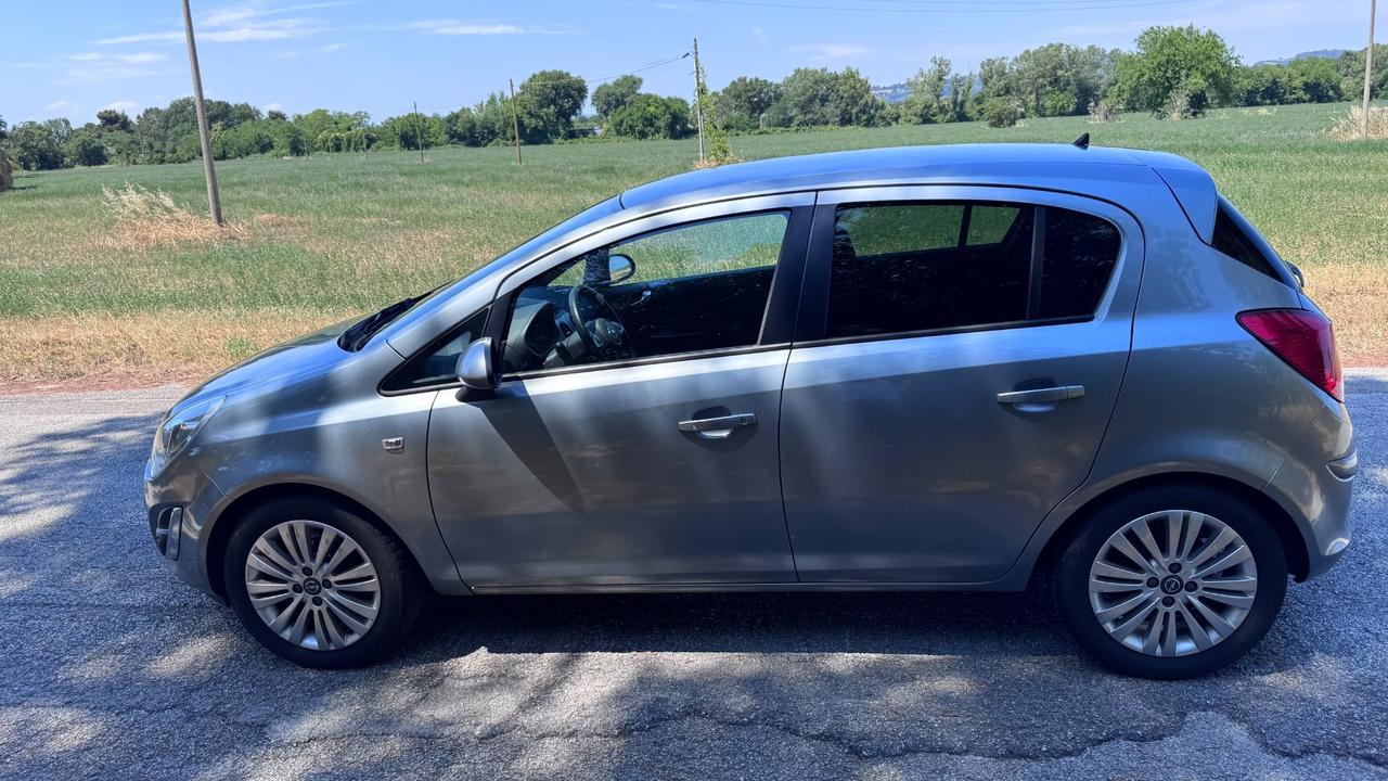 Opel Corsa 1.2 5 porte Club
