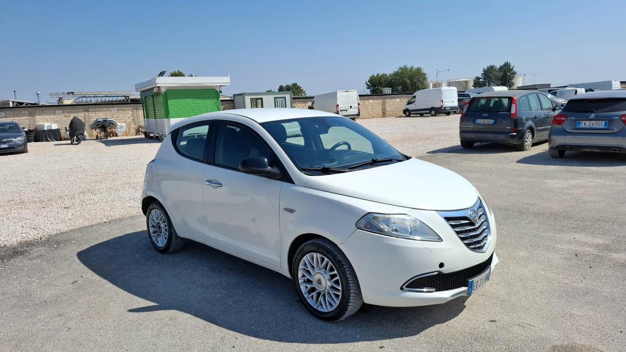 Lancia Ypsilon 1.3 MJT 16V 95 CV 5 porte S&S Silver