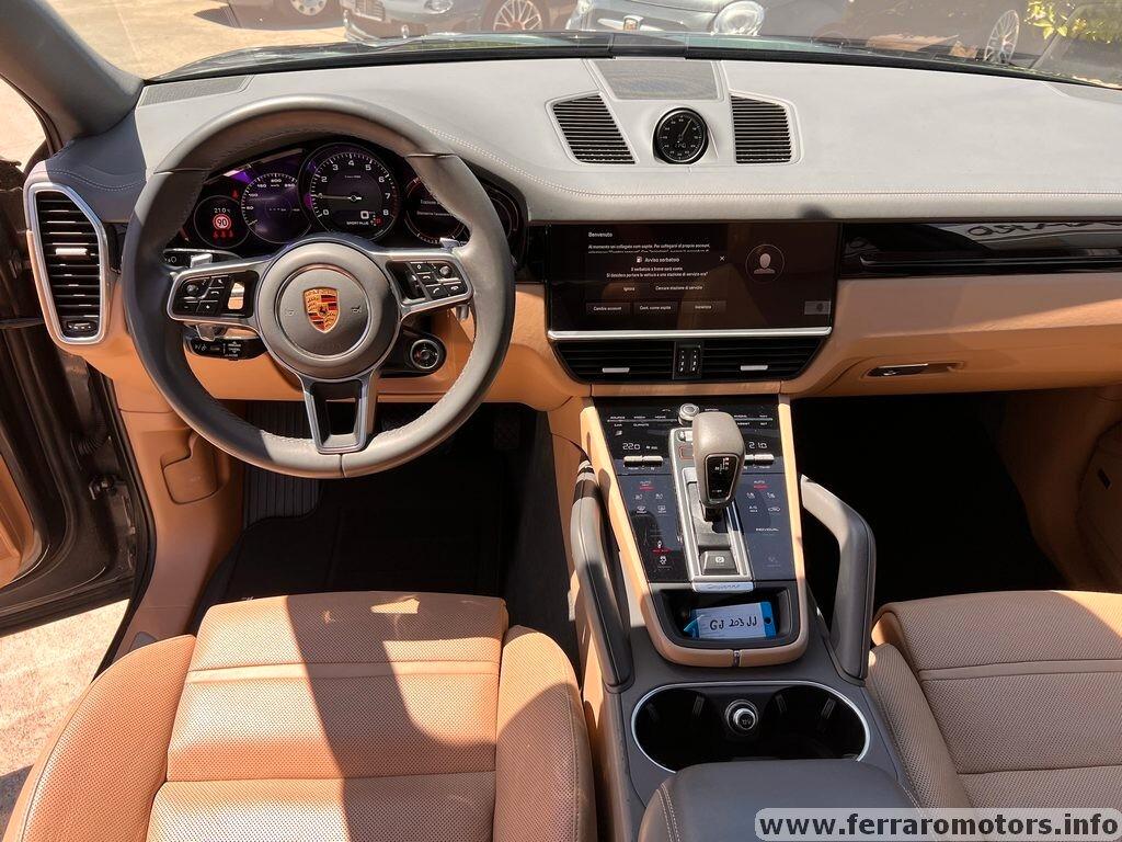 Porsche Cayenne Coupé 3.0 V6 E-Hybrida soli 779 euro al mese