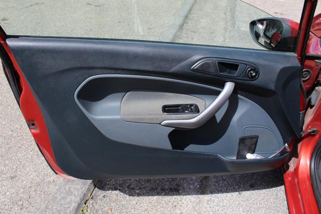 FORD Fiesta + 1.4 TDCi 68CV 3 porte U. Proprietario Neopat.