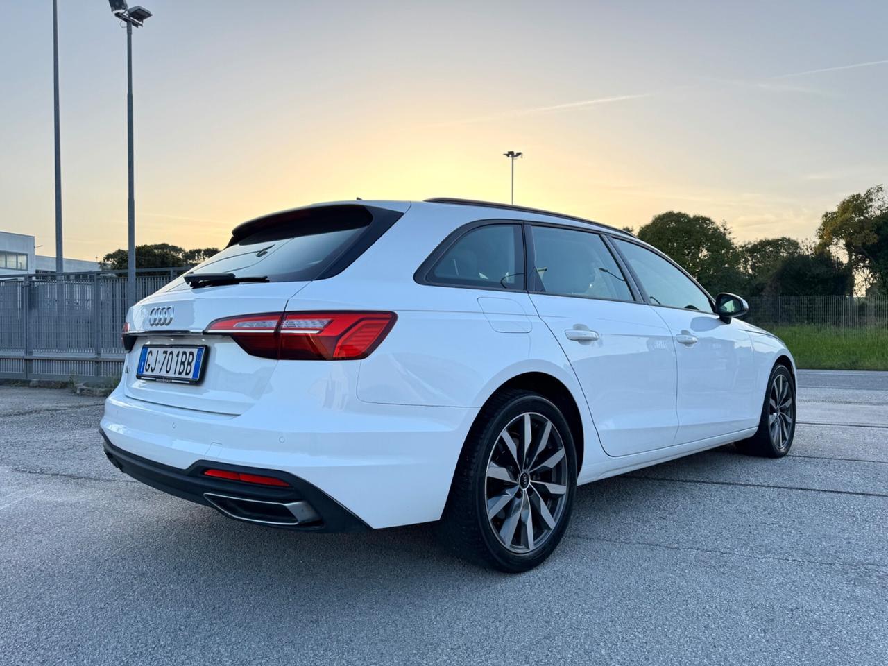 AUDI A4 2.0 Tdi Avant S-Tronic - Led 18