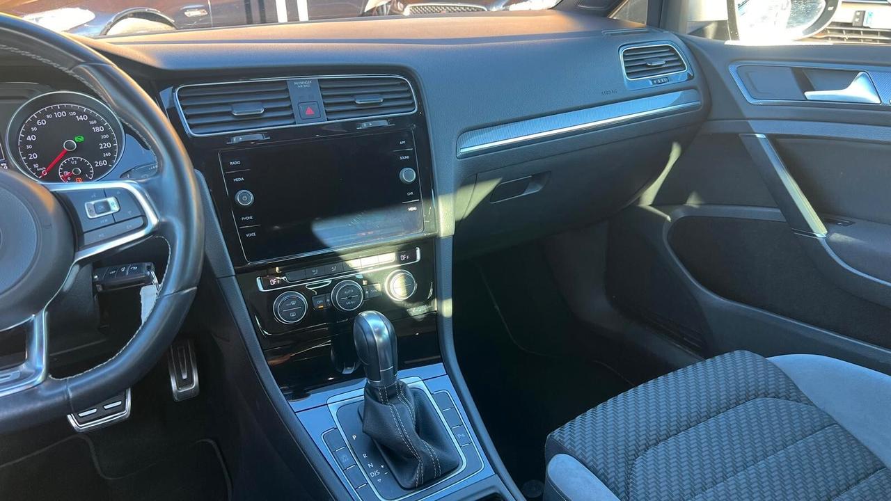 Volkswagen Golf 1.6 TDI 115 CV DSG 5p R-LINE