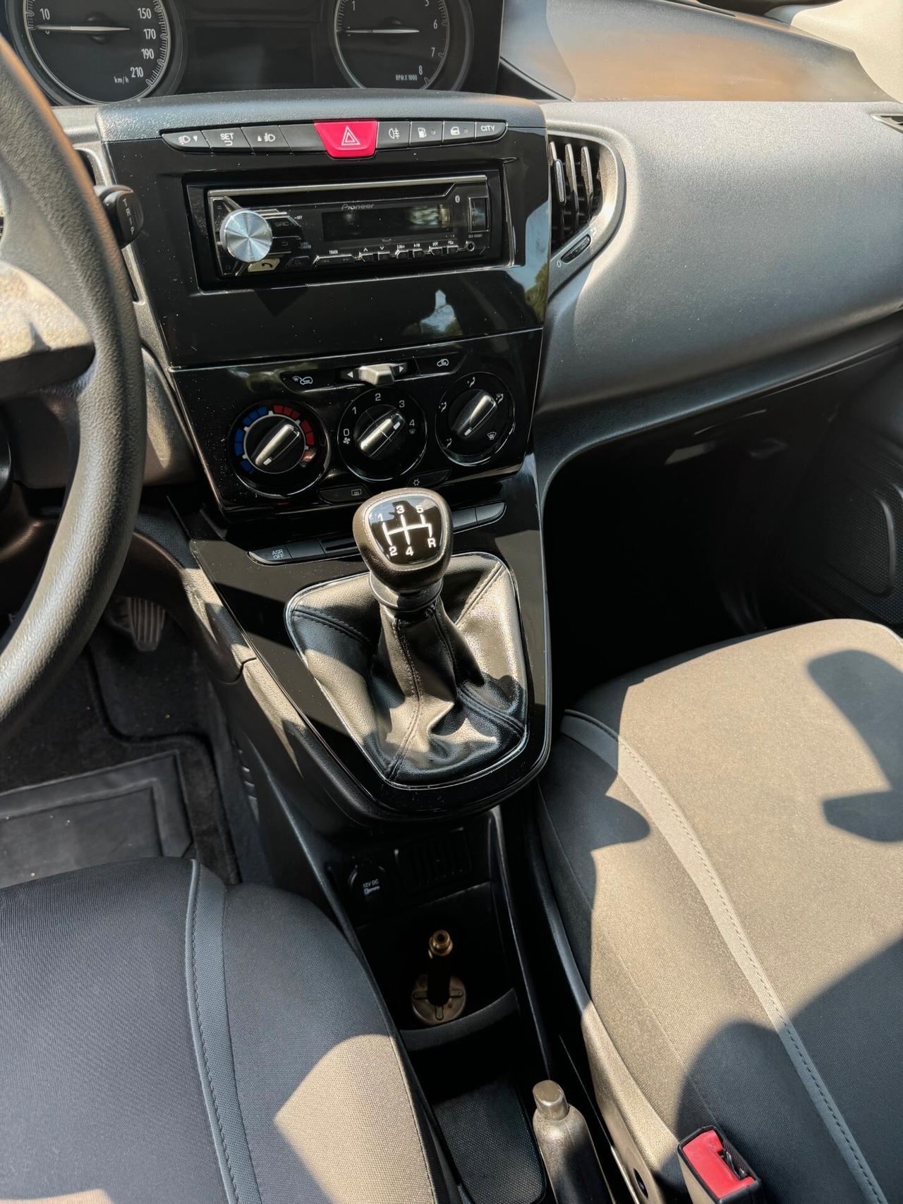 Lancia Ypsilon 1.2 Gpl - NEOPATENTATI - 12 MESI DI GARANZIA -