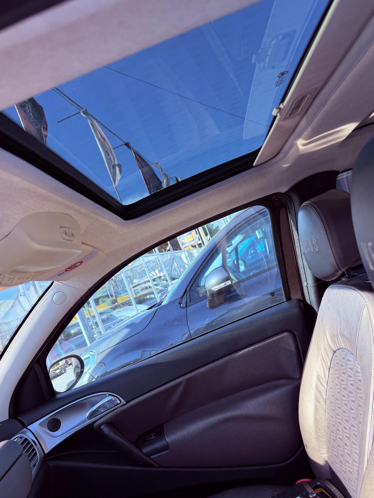 Lancia Ypsilon 1.3 MJT 75 CV Versus