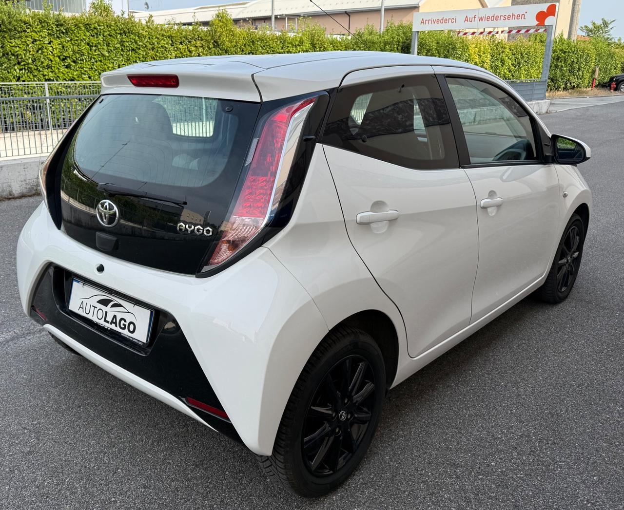 Toyota Aygo 1.0 VVT-i 69 CV 5 porte x-play