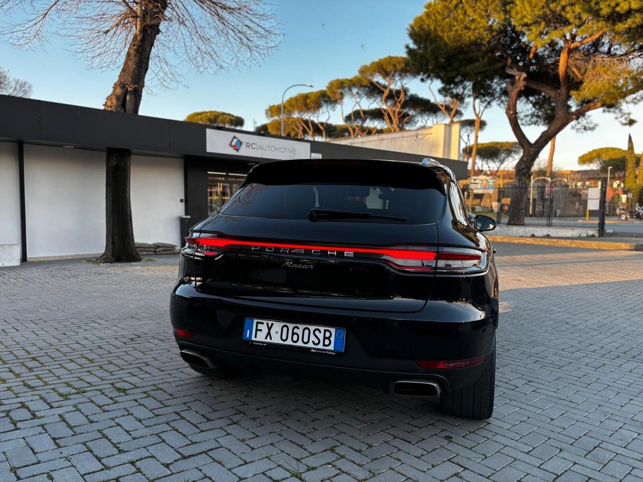 Porsche Macan 2.0 TURBO