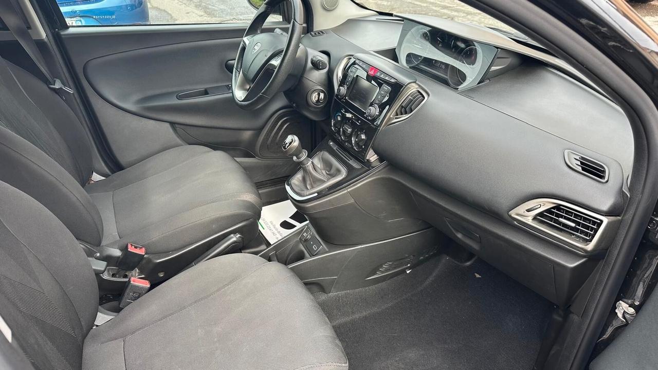 Lancia Ypsilon 1.2 69 CV 5 porte GPL Ecochic Monogram