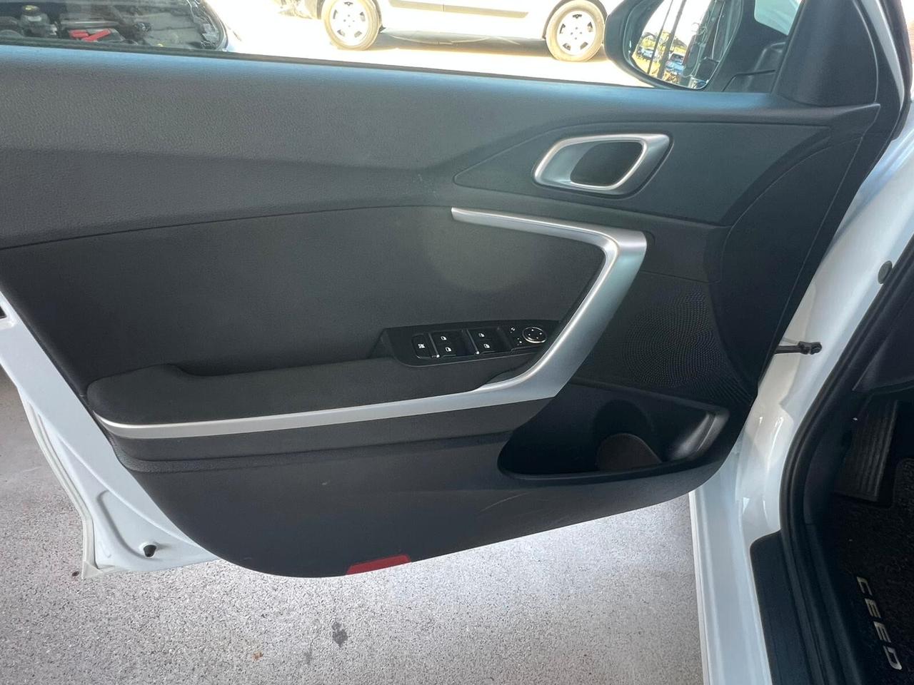 Kia Ceed Sportswagon 1.6 CRDi 136 CV MHEV iMT SW Business Class