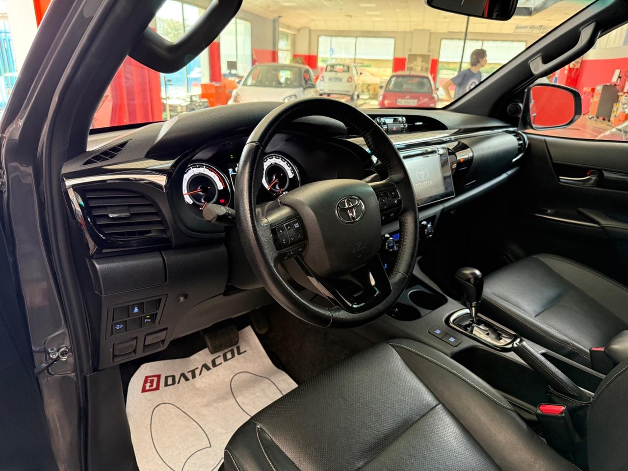 Toyota Hilux 2.4 D-4D A/T 4WD 4 porte Double Cab Lounge