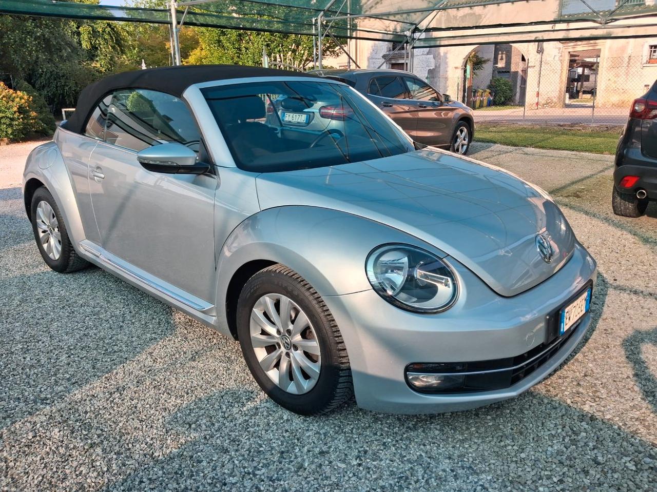 Volkswagen Maggiolino Cabrio 1.6 tdi CABRIO Design 105cv