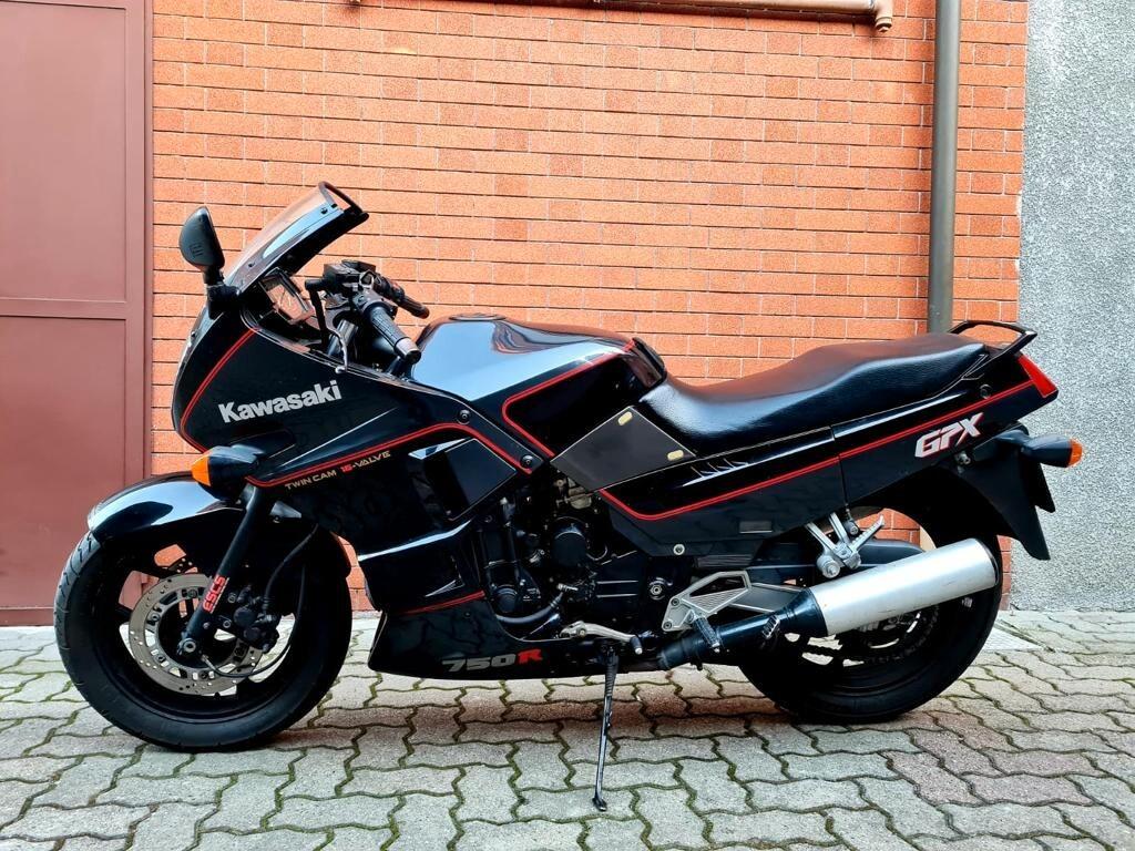 Kawasaki GPX 750 R