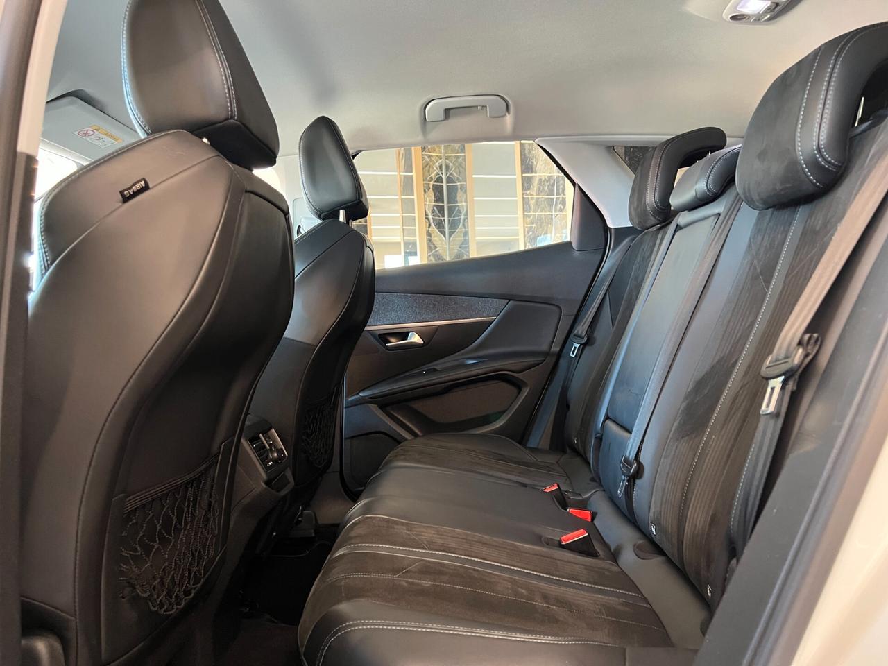 Peugeot 3008 BlueHDi 120 S&S EAT6 Crossway