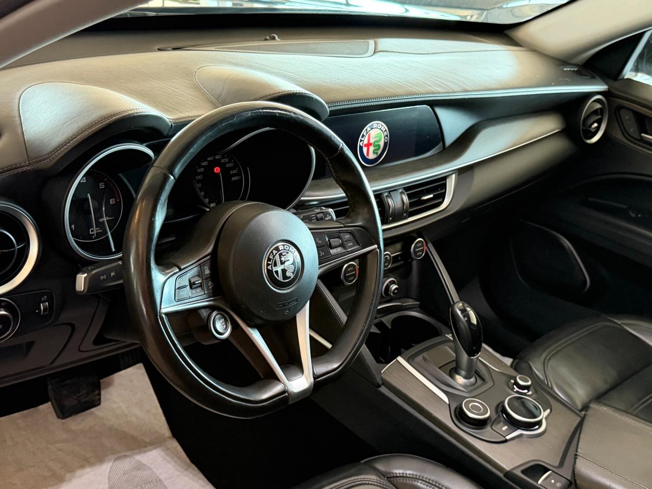Alfa Romeo Stelvio Q4 2.2 TURBODIESEL 210 cv. AT8 EXECUTIVE (Full)