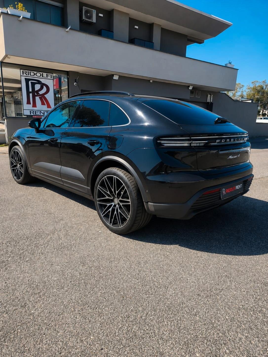 Porsche Macan EV 4