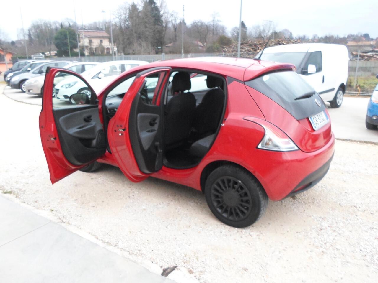 Lancia Ypsilon 1.2 69 CV 5 porte GPL Ecochic Monogram